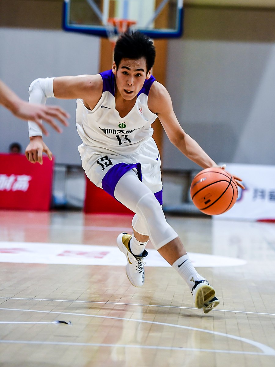 Adam Zhang driving past a defender in a CHBL Beijing game
