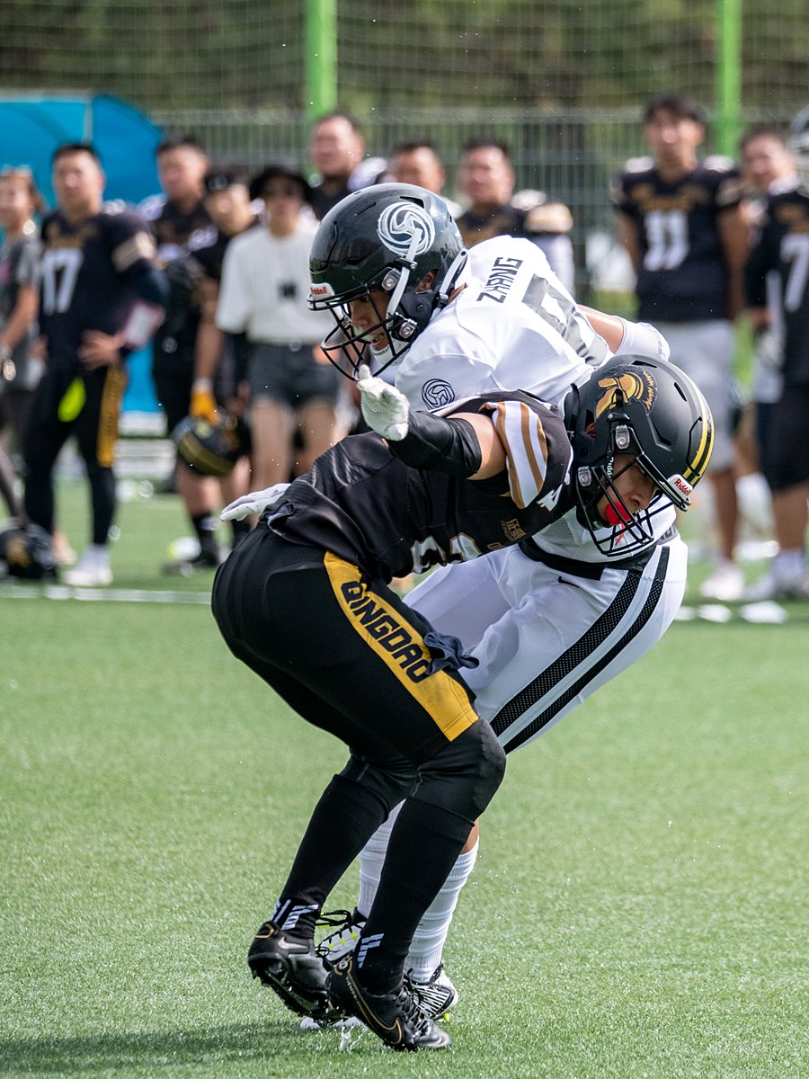Adam Zhang making a contested catch in the 2023 season opener